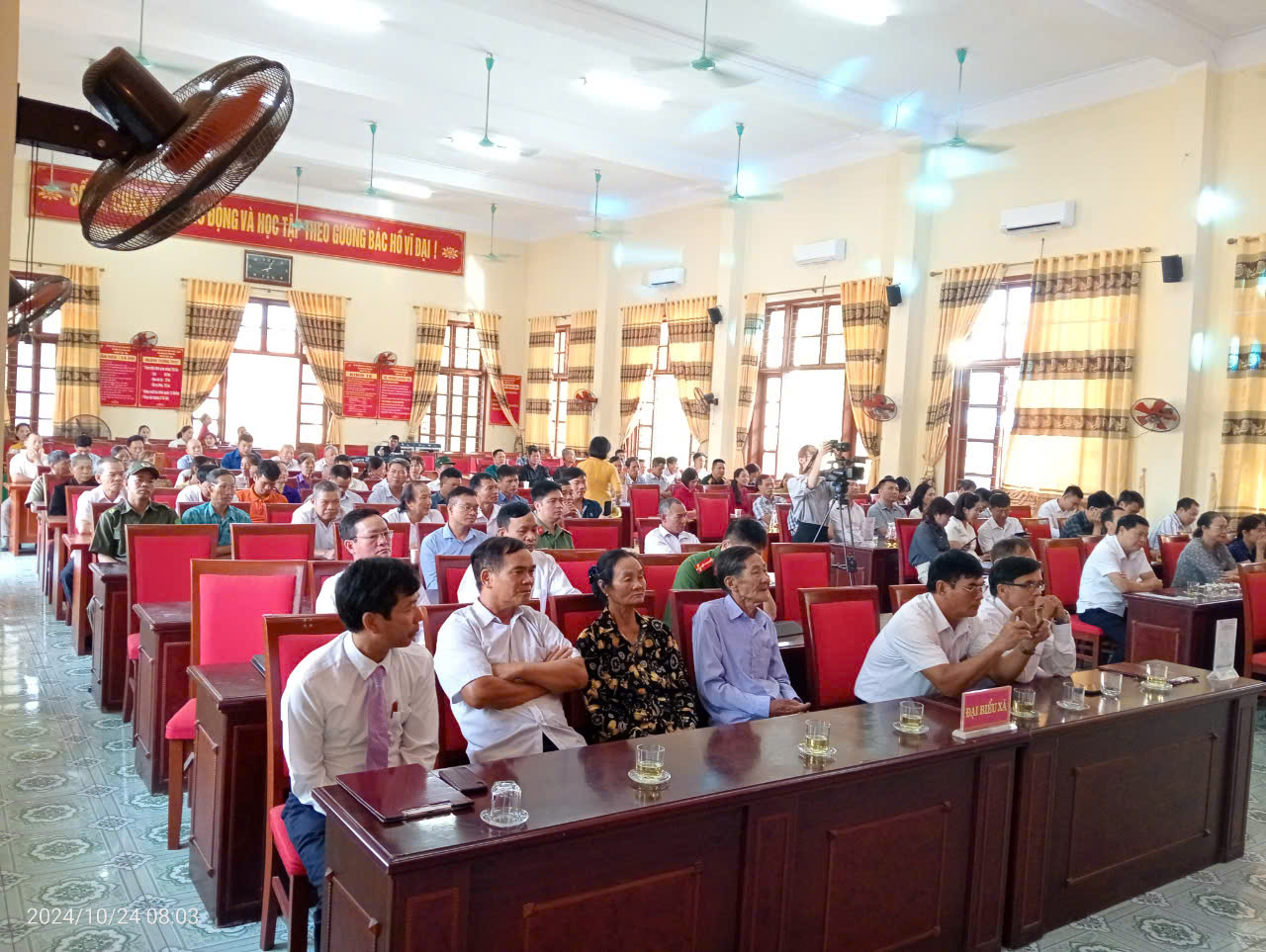 NTM KHÁCH MỜI XÃ.jpg