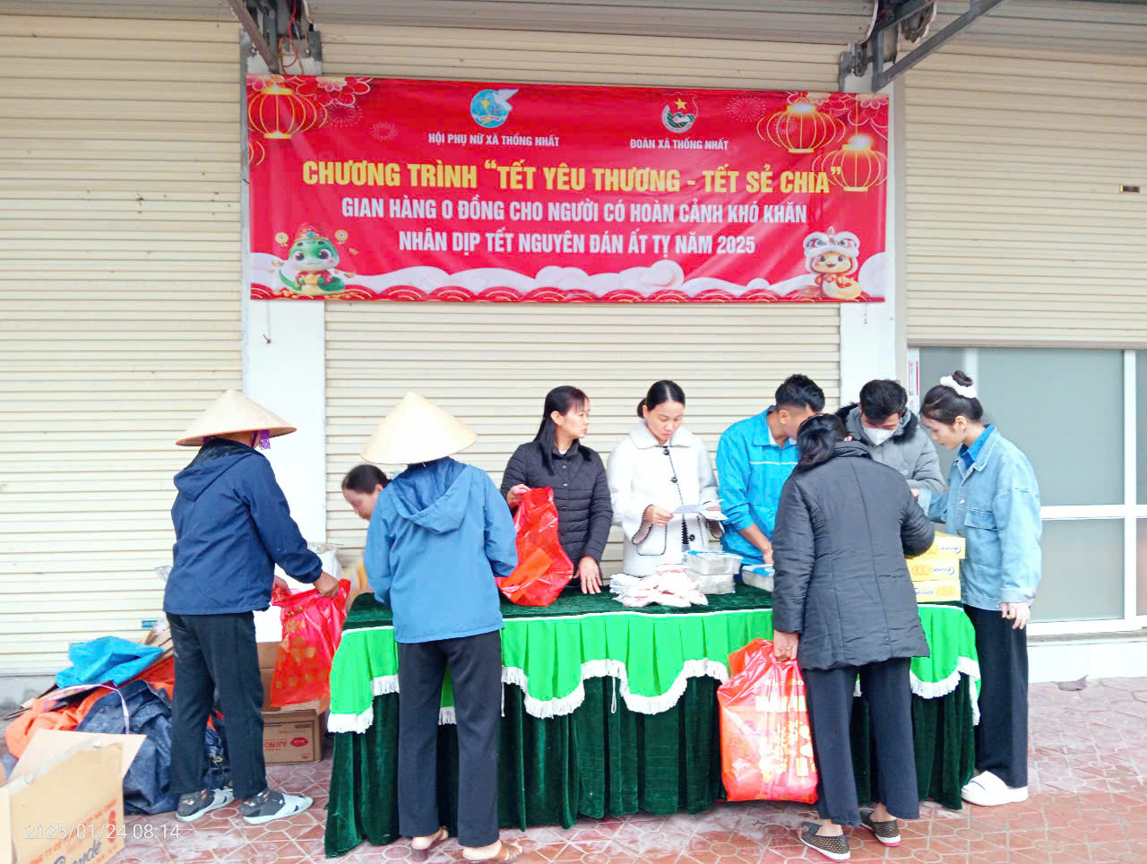 TẶNG QUÀ 1.jpg
