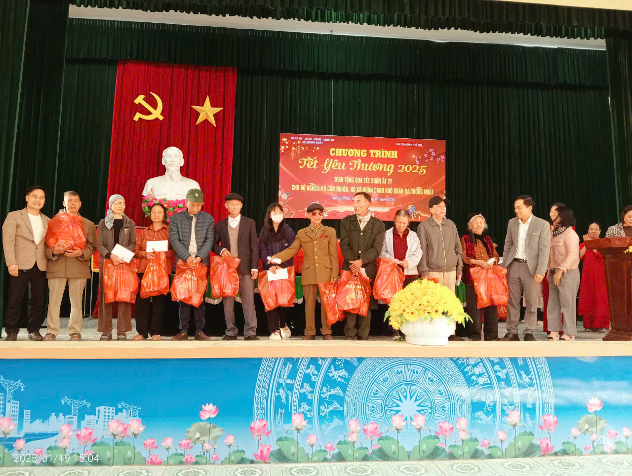 TẶNG QUÀ 6.jpg
