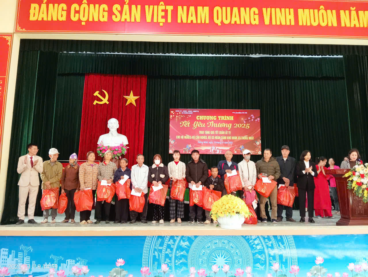 TẶNG QUÀ 8.jpg